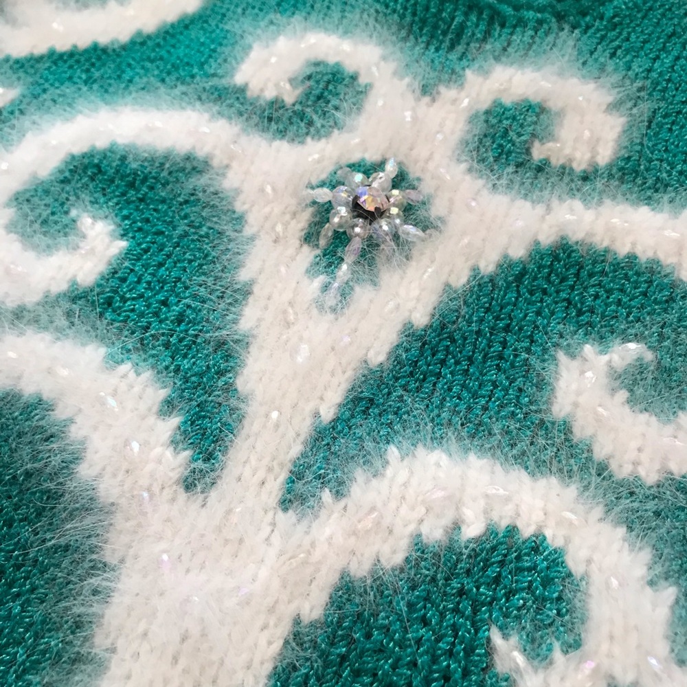 Vintage Green and White Patterned Sweater - Picture 4 of 9